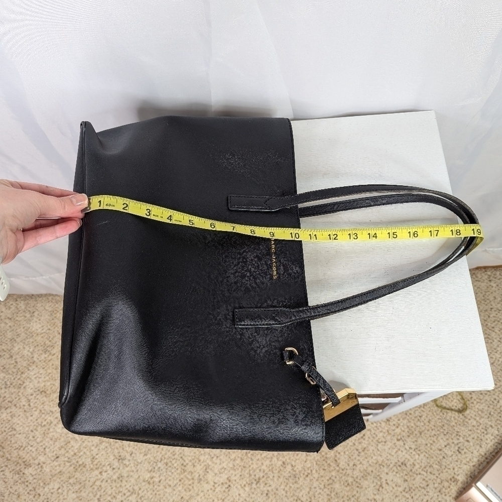Marc Jacobs Saffiano Black Leather Luggage Tag Shoulder Tote Bag - Picture 10 of 13